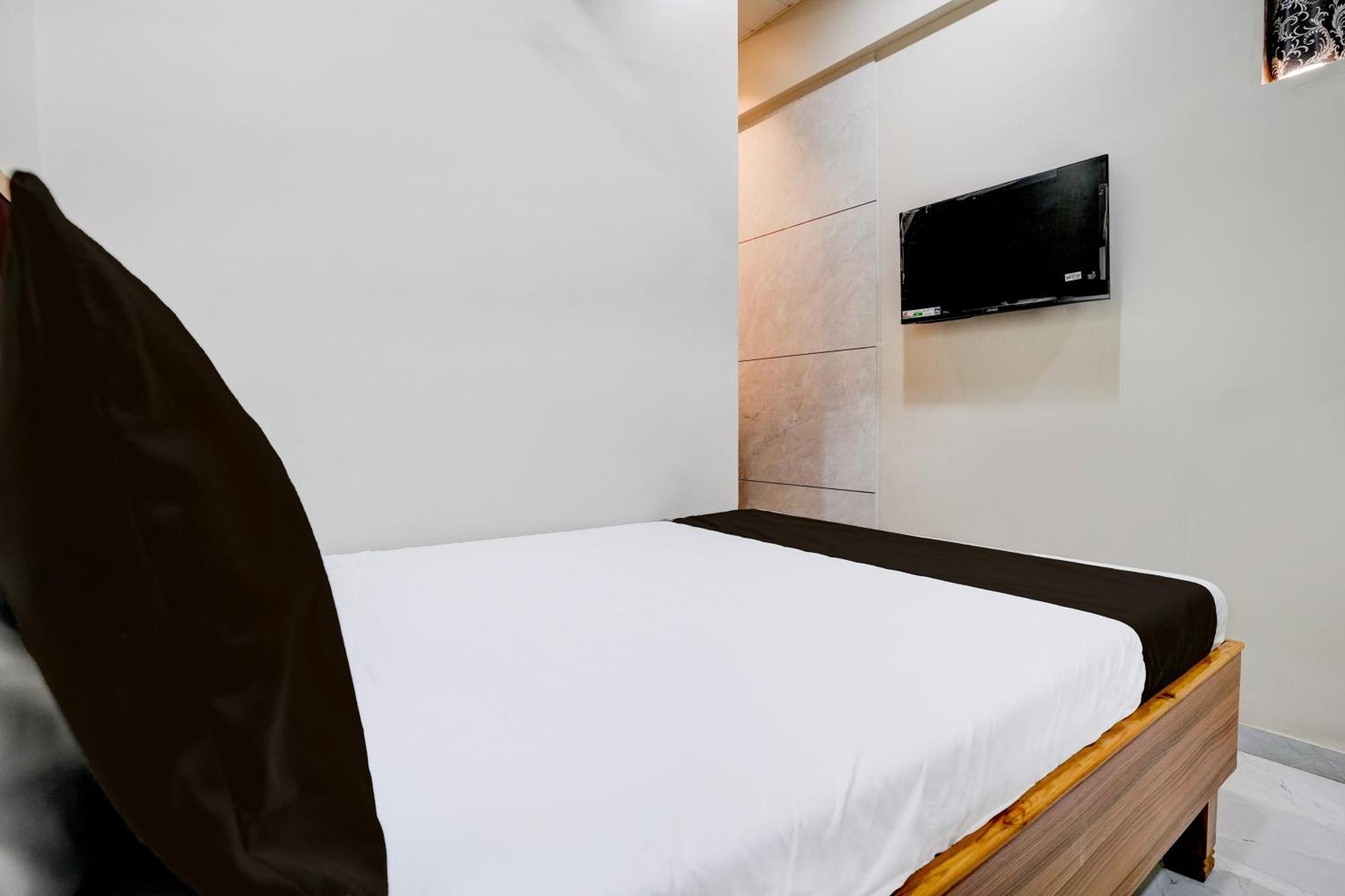 Super Hotel O Divine Fine Dine Lodging And Boarding Kalyān Zewnętrze zdjęcie