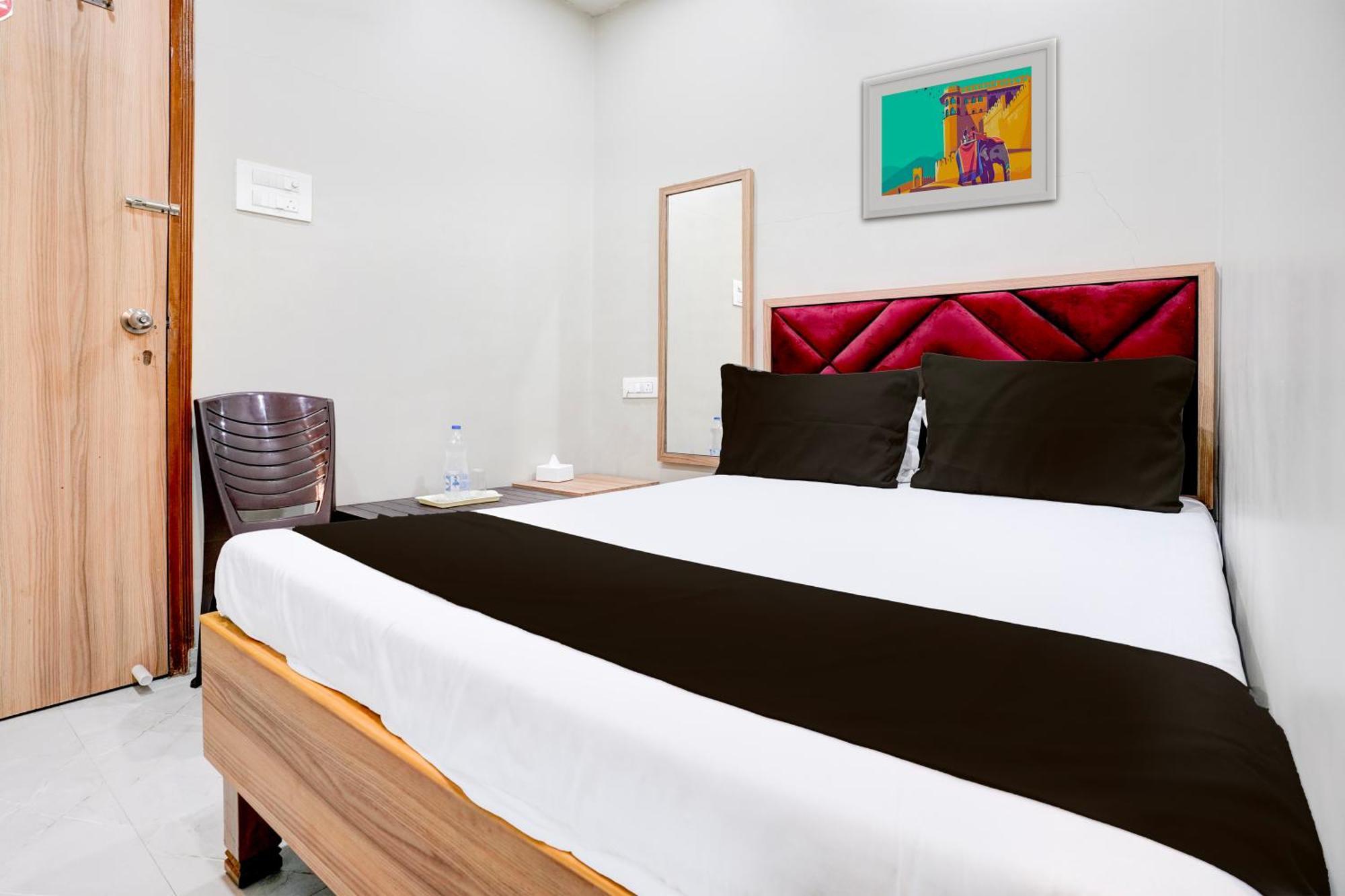 Super Hotel O Divine Fine Dine Lodging And Boarding Kalyān Zewnętrze zdjęcie